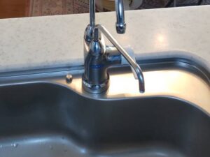 広島キッチン取付け隊　浄水器の取り外し　施工前 